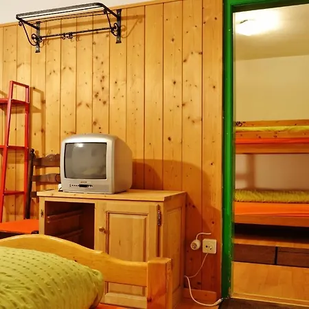 Backpacker Deluxe Capricorn Hostel *